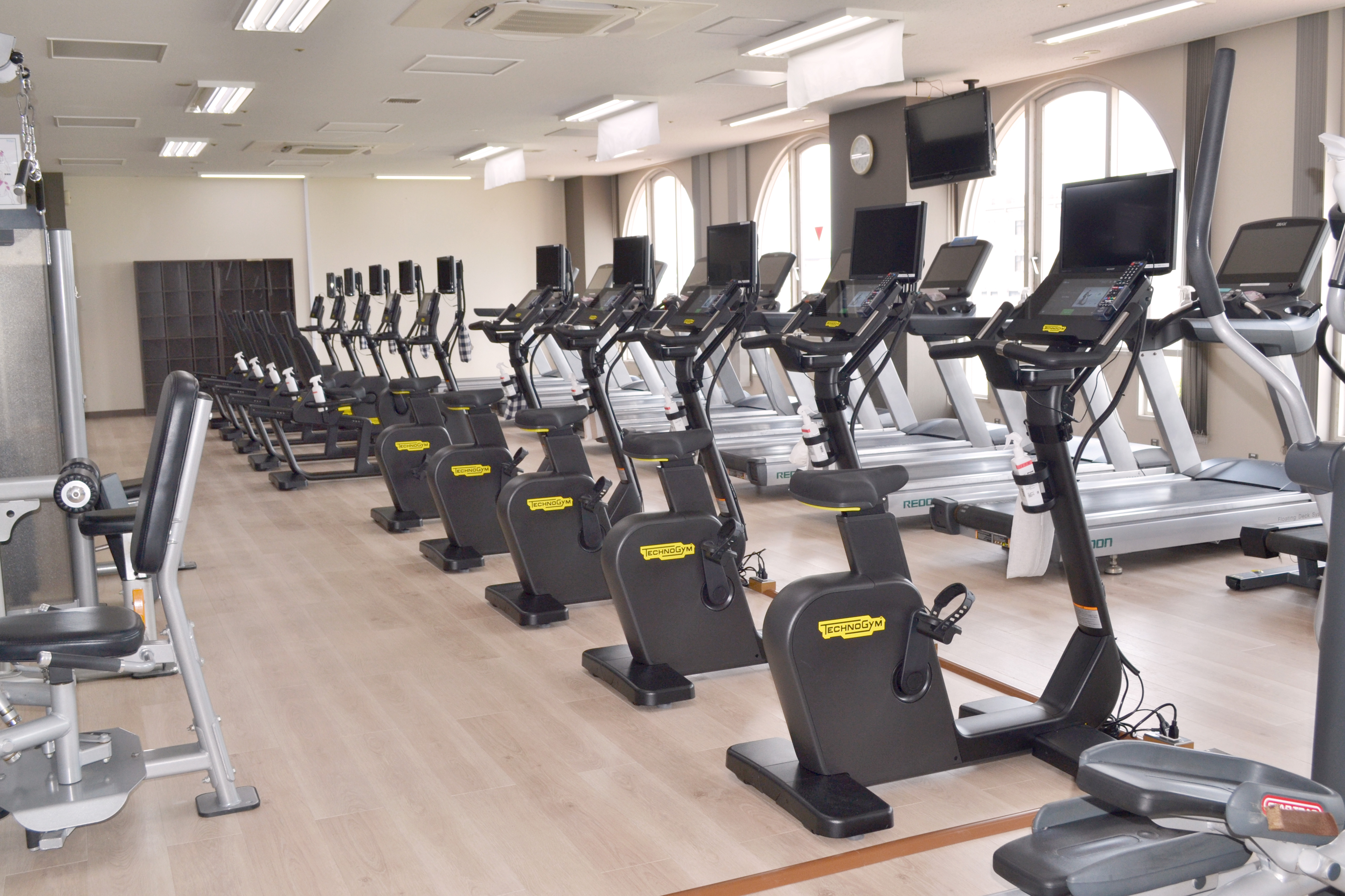 フロアガイド・施設紹介|有酸素運動ランニングマシン|神戸最大のプールと週最大100本のプログラム|エス・パティオ