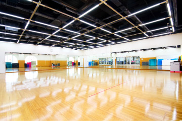 フロアガイド・施設紹介|スタジオ|神戸最大のプールと週最大100本のプログラム|エス・パティオ